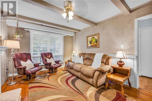 20 Cedar Street, Waterdown, ON - Indoor Photo Showing Living Room