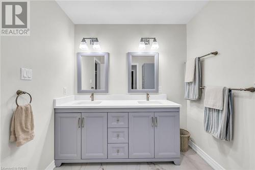 20 Cedar Street, Waterdown, ON - Indoor Photo Showing Bathroom