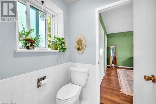 20 Cedar Street, Waterdown, ON - Indoor Photo Showing Bathroom