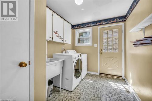 20 Cedar Street, Waterdown, ON - Indoor Photo Showing Laundry Room