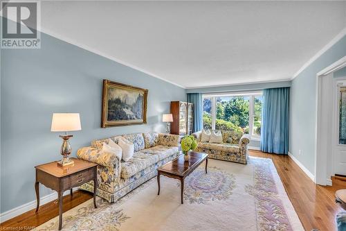 20 Cedar Street, Waterdown, ON - Indoor Photo Showing Living Room