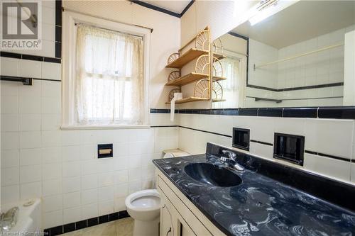 735 Montgomery Drive, Hamilton, ON - Indoor Photo Showing Bathroom