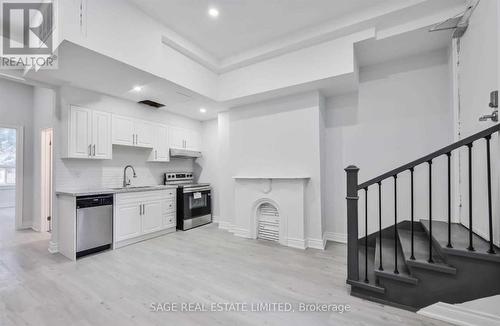 101 - 414 Dundas Street E, Toronto (Moss Park), ON - Indoor Photo Showing Kitchen