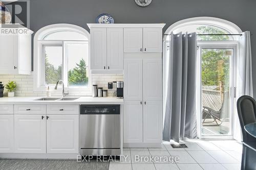 29 Batson Drive, Aurora, ON - Indoor Photo Showing Kitchen With Double Sink