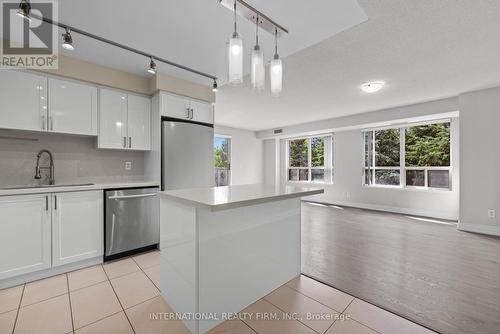 205 - 39 Galleria Parkway N, Markham (Commerce Valley), ON - Indoor Photo Showing Kitchen