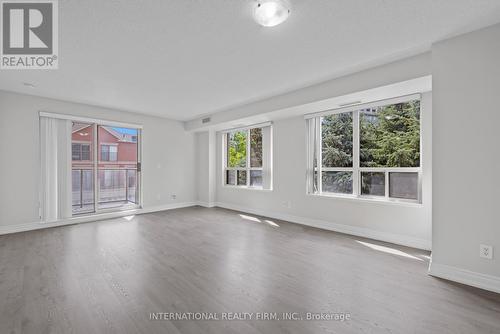 205 - 39 Galleria Parkway N, Markham (Commerce Valley), ON - Indoor Photo Showing Living Room