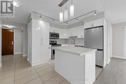 205 - 39 Galleria Parkway N, Markham (Commerce Valley), ON - Indoor Photo Showing Kitchen