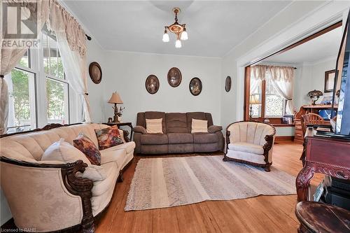 195 Talbot Street S, Simcoe, ON - Indoor Photo Showing Living Room