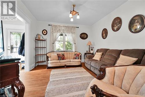 195 Talbot Street S, Simcoe, ON - Indoor Photo Showing Living Room