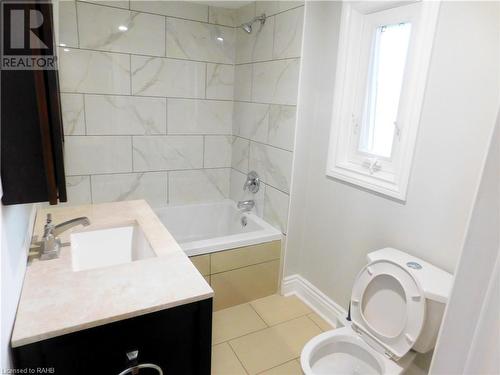 8 Harvey Street, Hamilton, ON - Indoor Photo Showing Bathroom