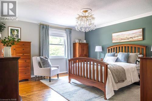 35 Terrace Drive, Dundas, ON - Indoor Photo Showing Bedroom