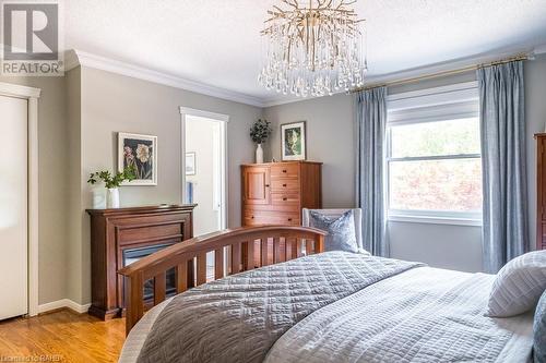 35 Terrace Drive, Dundas, ON - Indoor Photo Showing Bedroom