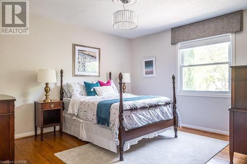 35 Terrace Drive, Dundas, ON - Indoor Photo Showing Bedroom