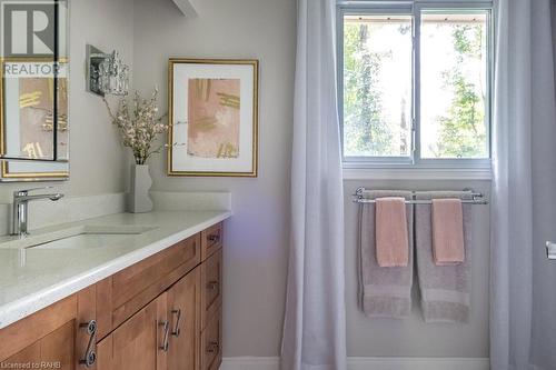 35 Terrace Drive, Dundas, ON - Indoor Photo Showing Bathroom