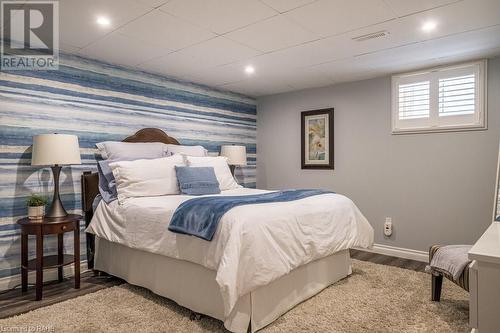 35 Terrace Drive, Dundas, ON - Indoor Photo Showing Bedroom