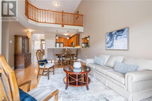 2165 Itabashi Way Unit# 14, Burlington, ON - Indoor Photo Showing Living Room