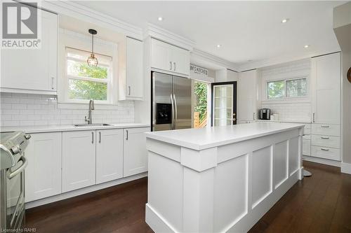 108 Main Street S, Waterdown, ON - Indoor Photo Showing Kitchen With Upgraded Kitchen