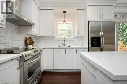 108 Main Street S, Waterdown, ON - Indoor Photo Showing Kitchen With Upgraded Kitchen