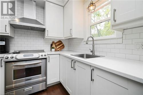 108 Main Street S, Waterdown, ON - Indoor Photo Showing Kitchen With Upgraded Kitchen