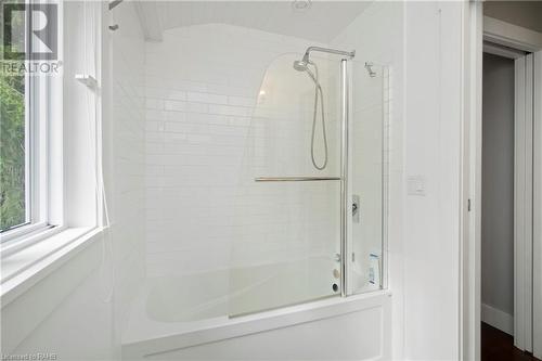 108 Main Street S, Waterdown, ON - Indoor Photo Showing Bathroom