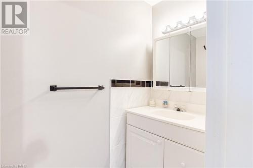 128 Cook Avenue, Ridgeway, ON - Indoor Photo Showing Bathroom