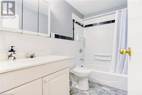 128 Cook Avenue, Ridgeway, ON - Indoor Photo Showing Bathroom