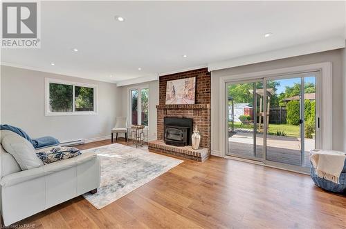 3 Forest Road, Grimsby, ON - Indoor Photo Showing Living Room With Fireplace