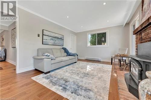 3 Forest Road, Grimsby, ON - Indoor Photo Showing Living Room