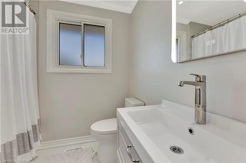 3 Forest Road, Grimsby, ON - Indoor Photo Showing Bathroom