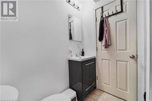 275 Dunsmure Road, Hamilton, ON - Indoor Photo Showing Bathroom