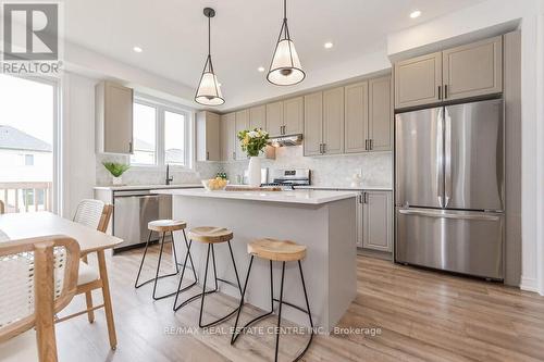 70 Harpin Way W, Centre Wellington (Fergus), ON - Indoor Photo Showing Kitchen With Upgraded Kitchen