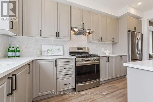 70 Harpin Way W, Centre Wellington (Fergus), ON - Indoor Photo Showing Kitchen With Upgraded Kitchen