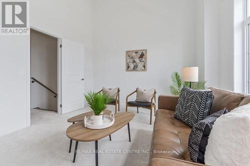 70 Harpin Way W, Centre Wellington (Fergus), ON - Indoor Photo Showing Living Room