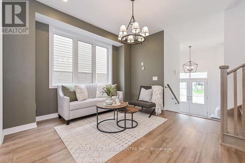 70 Harpin Way W, Centre Wellington (Fergus), ON - Indoor Photo Showing Living Room