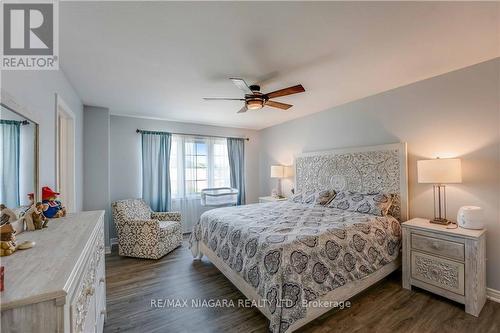 8714 Upper Canada Drive, Niagara Falls, ON - Indoor Photo Showing Bedroom