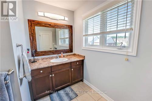 8714 Upper Canada Drive, Niagara Falls, ON - Indoor Photo Showing Bathroom