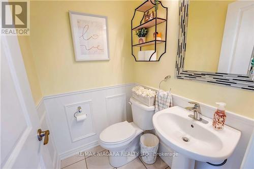 8714 Upper Canada Drive, Niagara Falls, ON - Indoor Photo Showing Bathroom