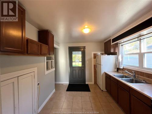 1822 Ferndale Avenue, Windsor, ON - Indoor Photo Showing Kitchen With Double Sink