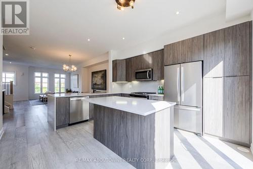 2189 Lillykin Street, Oakville (River Oaks), ON - Indoor Photo Showing Kitchen With Stainless Steel Kitchen With Upgraded Kitchen