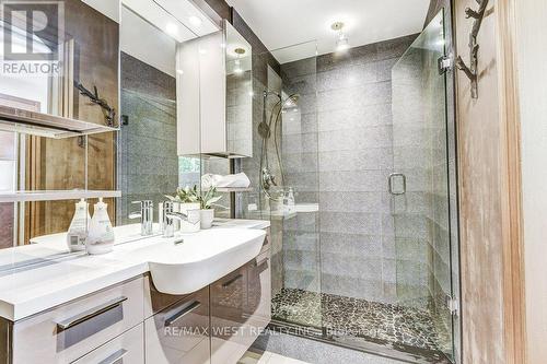 10 Sunnylea Avenue E, Toronto (Stonegate-Queensway), ON - Indoor Photo Showing Bathroom