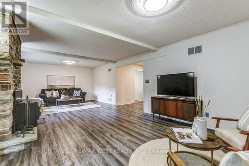 10 Sunnylea Avenue E, Toronto (Stonegate-Queensway), ON - Indoor Photo Showing Living Room