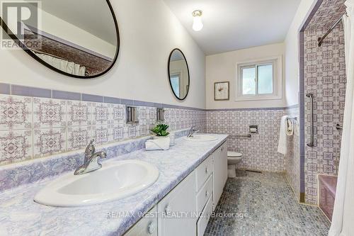 10 Sunnylea Avenue E, Toronto (Stonegate-Queensway), ON - Indoor Photo Showing Bathroom