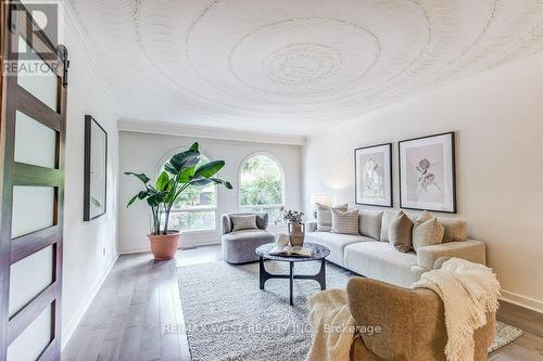 10 Sunnylea Avenue E, Toronto (Stonegate-Queensway), ON - Indoor Photo Showing Living Room