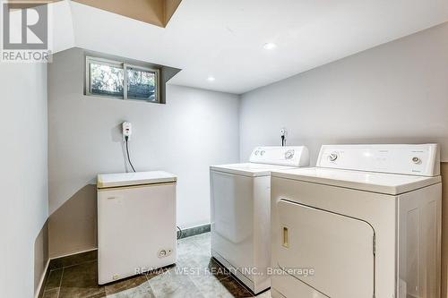 10 Sunnylea Avenue E, Toronto (Stonegate-Queensway), ON - Indoor Photo Showing Laundry Room