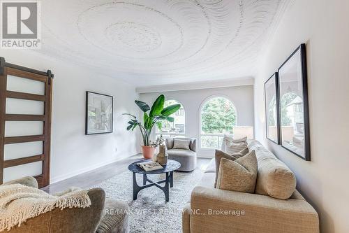 10 Sunnylea Avenue E, Toronto (Stonegate-Queensway), ON - Indoor Photo Showing Living Room