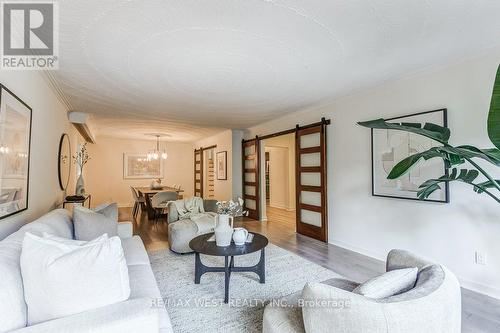 10 Sunnylea Avenue E, Toronto (Stonegate-Queensway), ON - Indoor Photo Showing Living Room