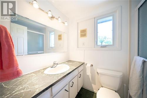 19 Fassett Avenue, Hamilton, ON - Indoor Photo Showing Bathroom