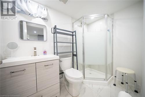 19 Fassett Avenue, Hamilton, ON - Indoor Photo Showing Bathroom