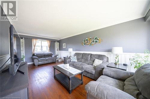 19 Fassett Avenue, Hamilton, ON - Indoor Photo Showing Living Room