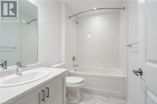 461 Blackburn Drive Unit# 115, Brantford, ON - Indoor Photo Showing Bathroom